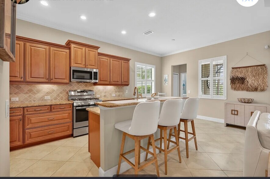 Building Photo - 10812 Trophy Dr