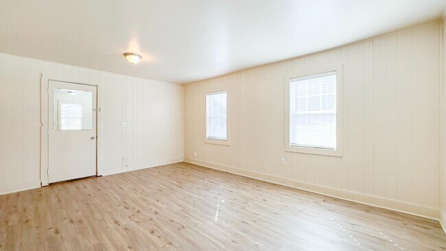 Building Photo - 712 US-190