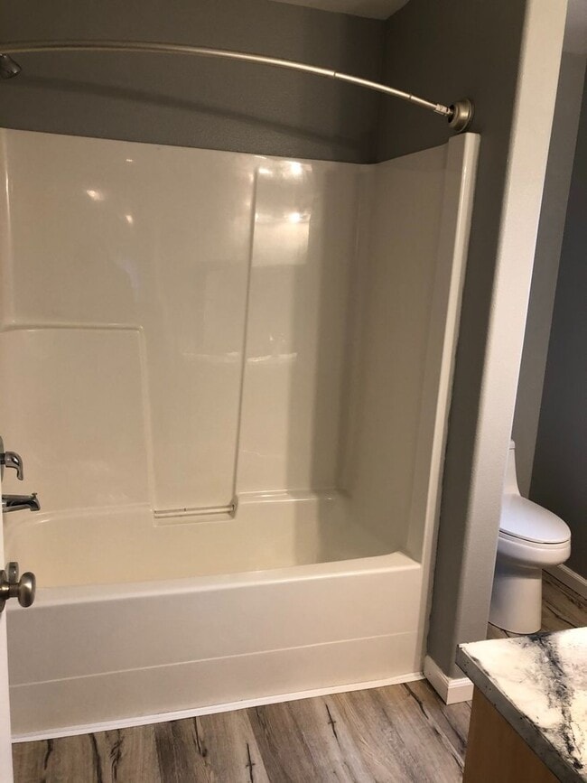 Building Photo - Wonderful 3B/2.5Ba Home that Backs to Peac...