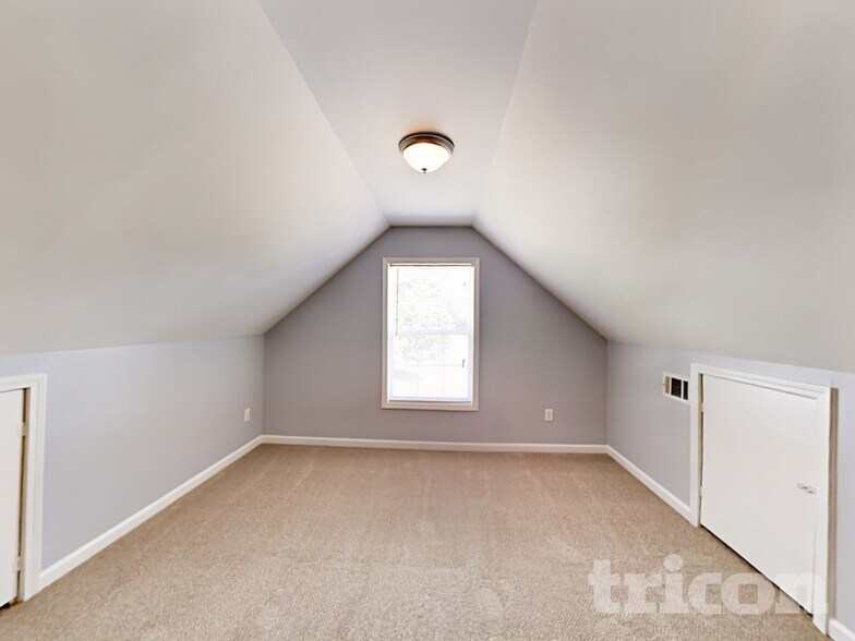 Building Photo - 9747 Whitetail Rd