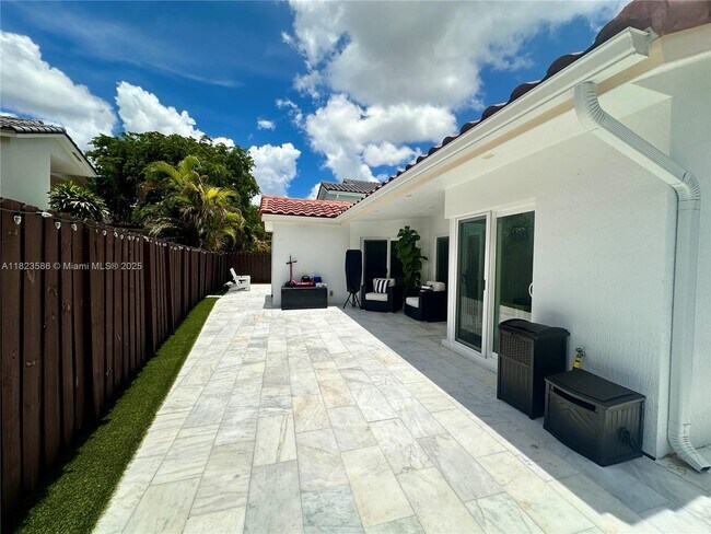 Building Photo - 5020 SW 154th Ave