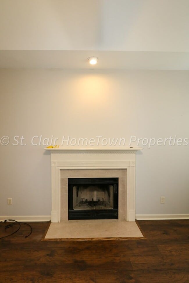 Building Photo - Desirable Community of Avalon