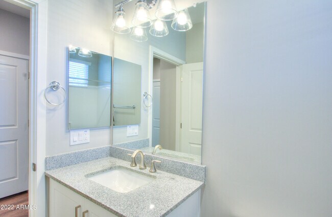 Building Photo - 2245 N Dayton St