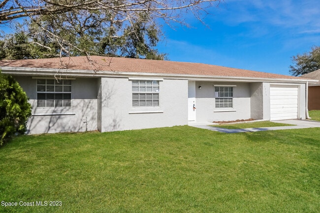 Building Photo - 1376 23rd Pl SW