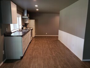 Building Photo - 5775