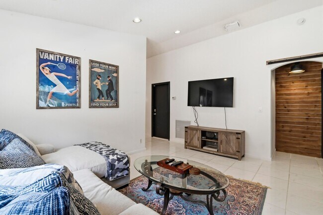 Building Photo - 5690 Green Island Dr