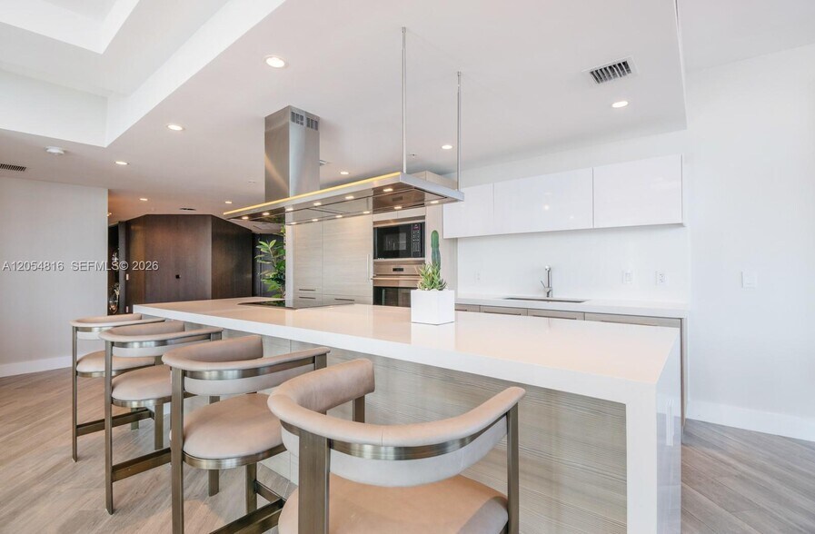 Building Photo - 17301 Biscayne Blvd