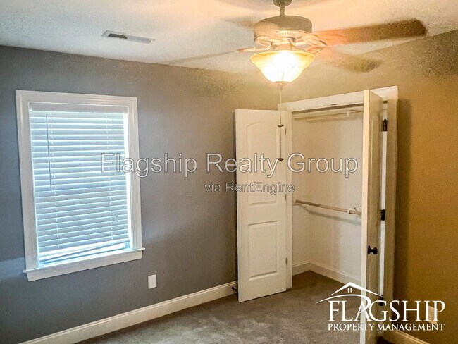 Building Photo - 2015 Leighton Dr