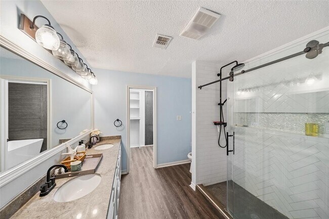 Building Photo - 77 Bayou Vista Dr
