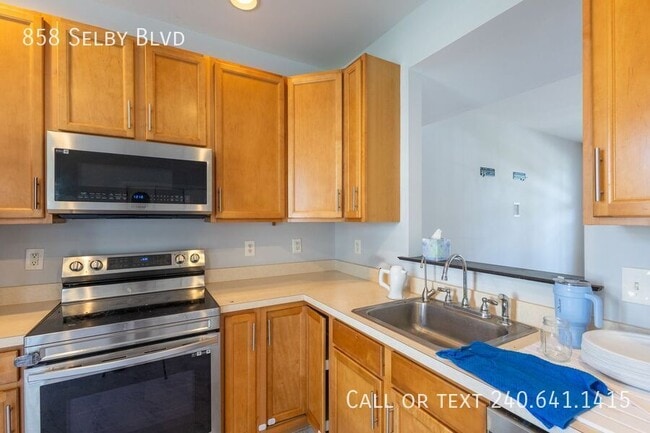 Building Photo - 858 Selby Blvd