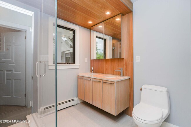 Building Photo - 828 Kingston Terrace