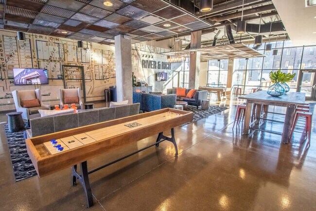 Building Photo - 407 W Rich St