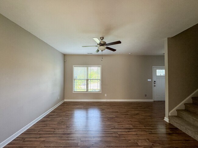Building Photo - 267 High Leaf Dr