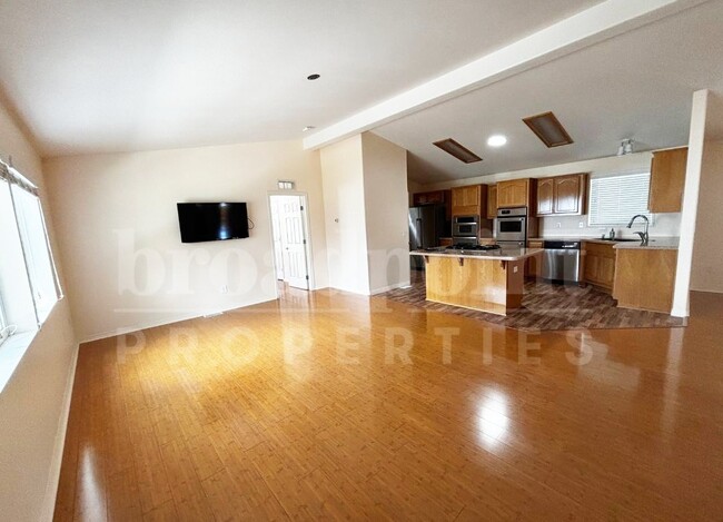 Building Photo - 525 W El Norte Pkwy