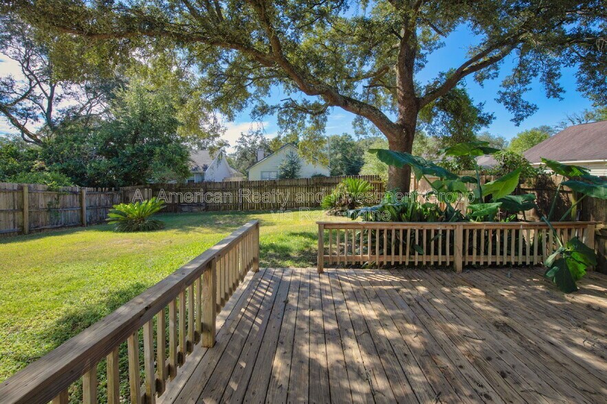 Building Photo - 202 Summer Ln