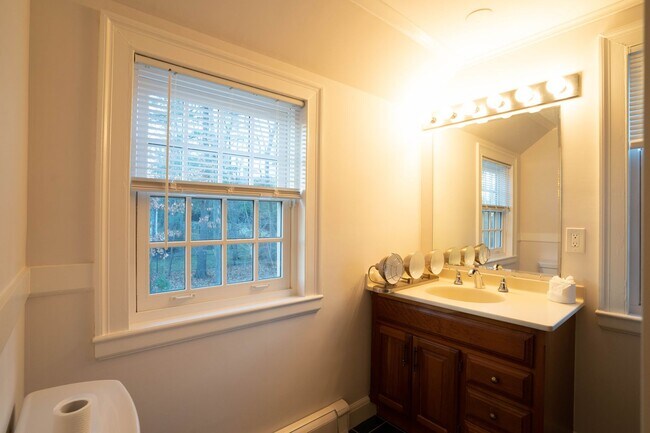 Building Photo - Entire House on 1 Acre of Land! - 8 Bedroom