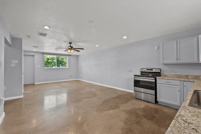 Building Photo - 6602 Prino Rd