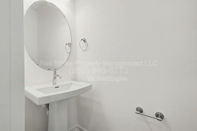 Building Photo - 2007 Hawksworth Ln