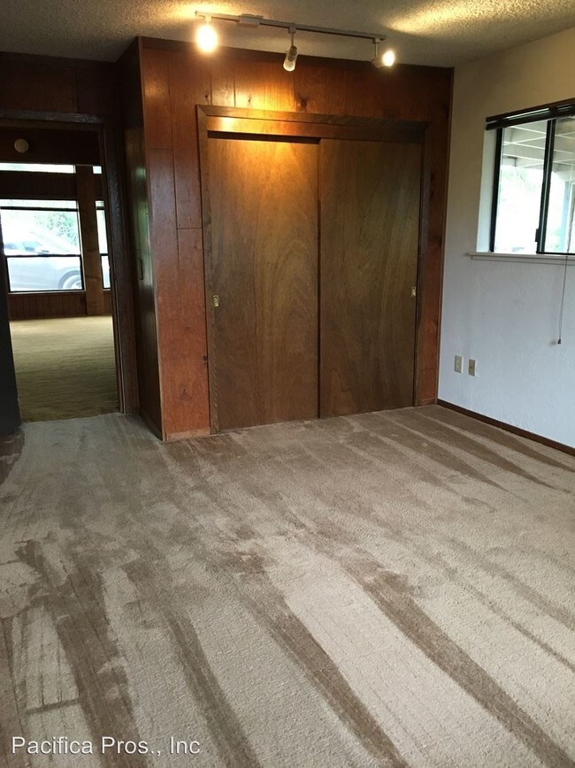 Building Photo - 7521 Kalamazoo Dr