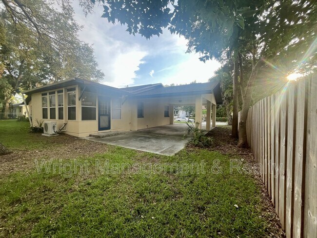 Building Photo - 705 Bayou Ave
