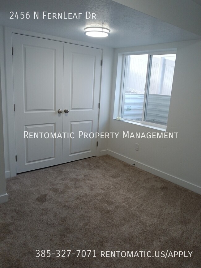 Building Photo - 2456 N Fernleaf Dr