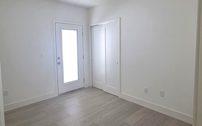 Building Photo - 3099 15th Ave S