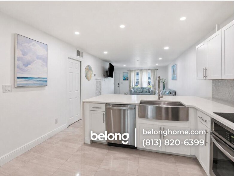 Building Photo - 731 W Elkcam Cir