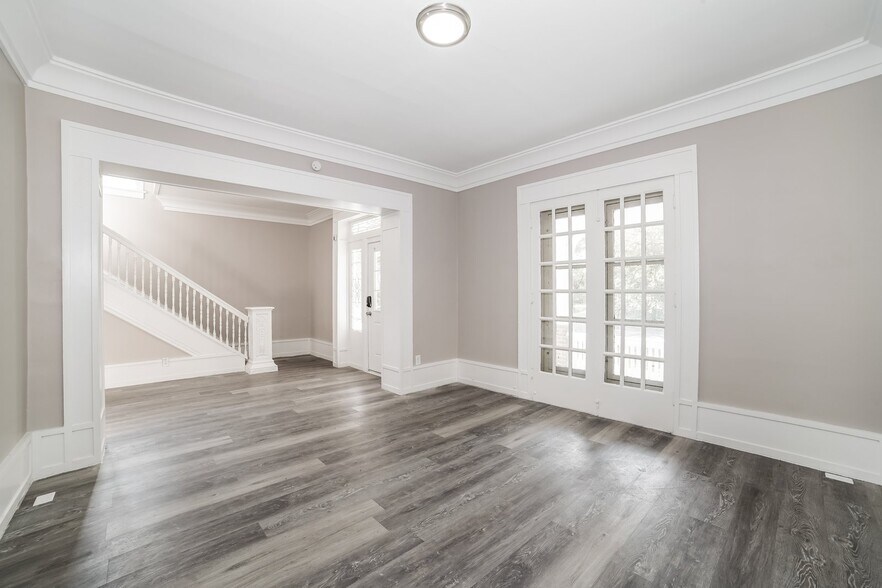 Building Photo - 519 E Frye Ave