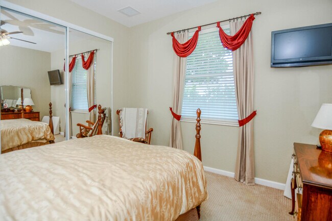 Building Photo - 4676 Manderly Dr