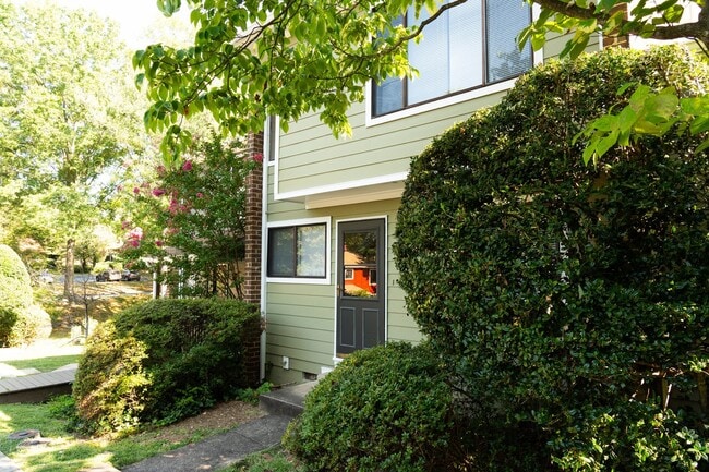 Building Photo - 1054 Cheshire Ct