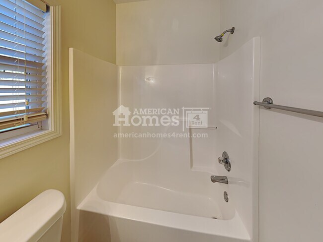 Building Photo - 3204 Chippewa Run NW