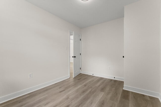 Building Photo - 2918 Lynhaven Ave