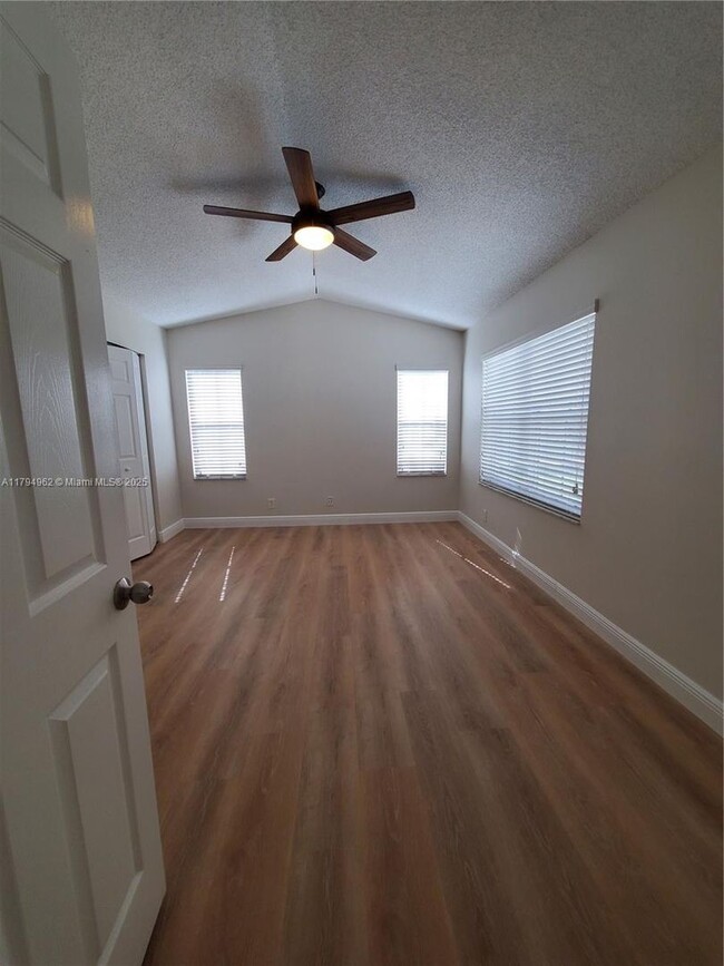 Building Photo - 858 Briar Ridge Rd