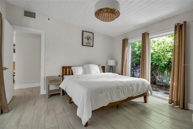 Building Photo - 6979 Longboat Dr S