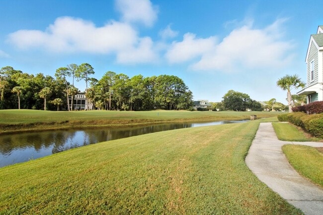 Building Photo - NEW PRICE and Half Off First Month's Rent! Nicely Updated Condo in Old South!