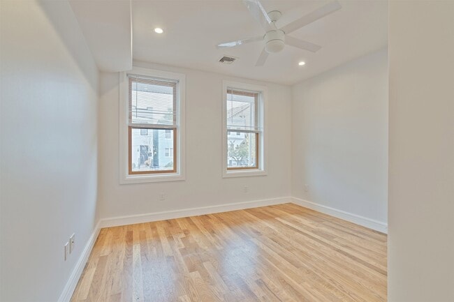 Building Photo - 47 Poplar St