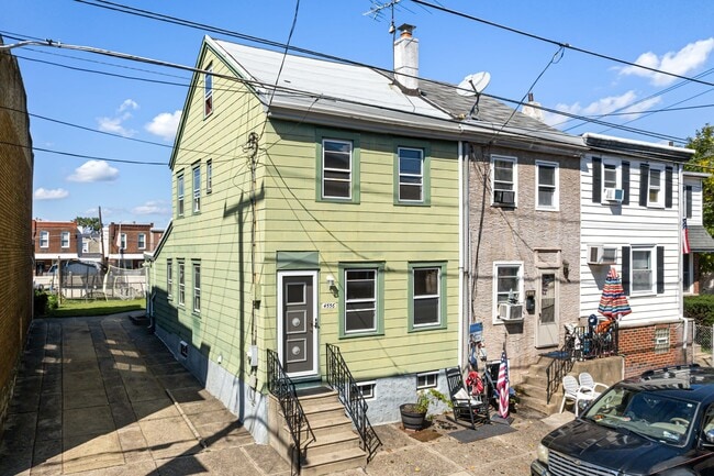 Primary Photo - 4556 E Thompson St