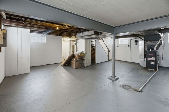 Building Photo - West Price Hill- Adorable 2 bedroom 1 Bath