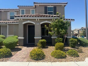 Building Photo - Beautifully Upgraded Townhome in Inspirada