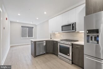 Building Photo - 408 N Front St