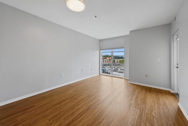 Building Photo - 1 bedroom in Bellevue WA 98004