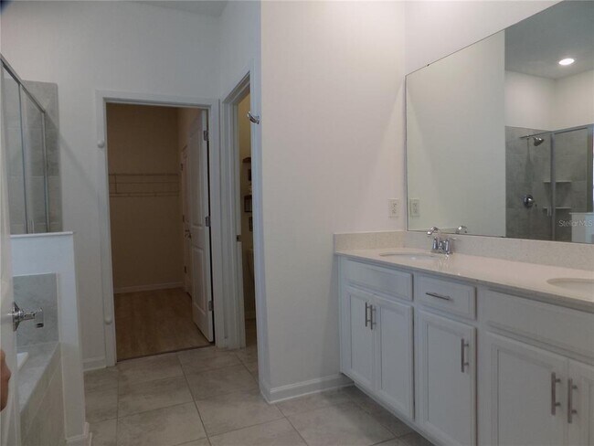 Building Photo - 1713 Chatsworth Cir