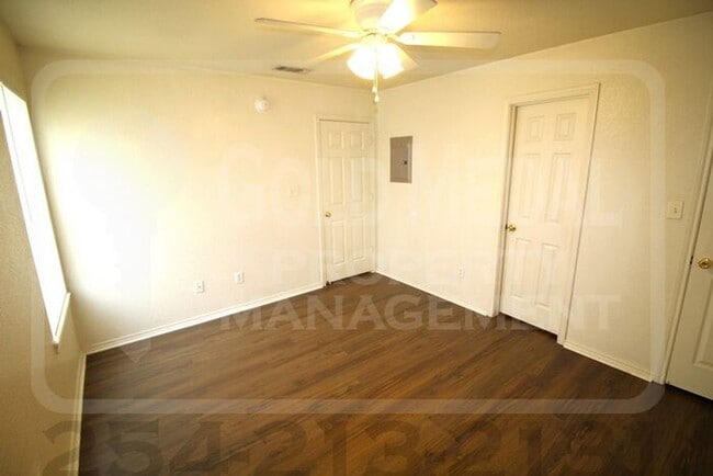 Building Photo - 2807 Leroy Cir