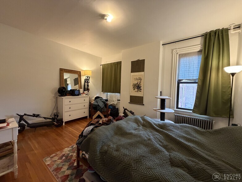 Building Photo - 16 Davis Ave