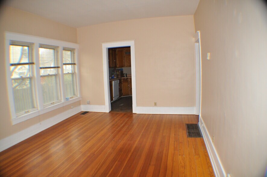 Building Photo - 913 Illinois St