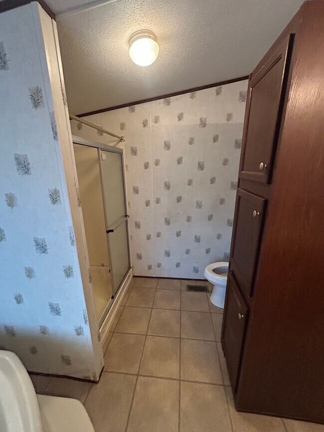 Building Photo - For Rent - Madison Co.-Comer, GA-New Hope Church Road-FURNISHED-4bedroom and 2bathroom-Right off ...