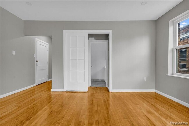 Building Photo - 2500 Hurlbut St
