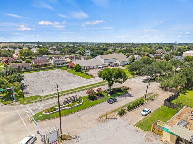 Building Photo - 16723 Running Quail Ct