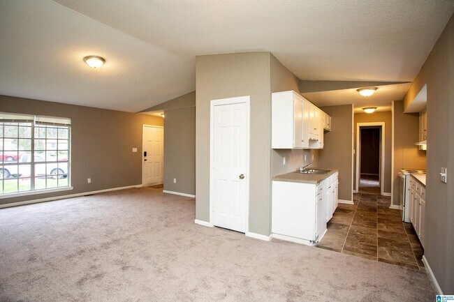 Building Photo - 1110 Croyden Cir