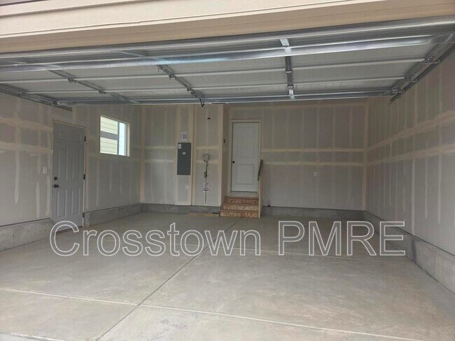 Building Photo - 612 87th Ave